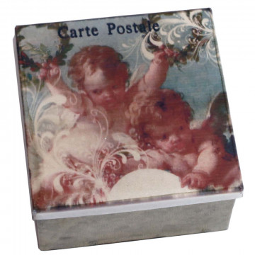 Engel lachend cadeaudoosje met chocolade en zoete hapjes Engel lachend cadeaudoosje met chocolade en zoete hapjes