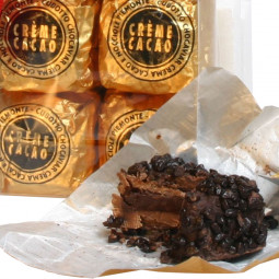 Haselnuss, hazelnuts, noisettes, truffes, truffels, bonbon au chocolat, Kaviar aus Schokolade, gefüllte Praline, Haselnuss, hazelnuts, noisettes, truffes, truffels, bonbon au chocolat, Kaviar aus Schokolade, gefüllte Praline,