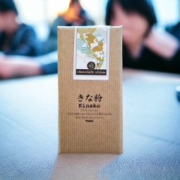 Kinako - Japonais chocolat au lait avec de la poudre de soja torréfié Kinako - Japonais chocolat au lait avec de la poudre de soja torréfié