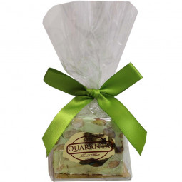 Softnougat Würfel mit Pistazien