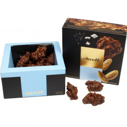 Scaglie di mandorle con sale di Maldon, semi di sesamo nero, granola in cioccolato al latte