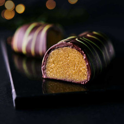 Fijn marsepeinen brood met pistachenoten en kersenbrandewijn