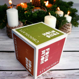 Advent calendar cube with chocolate mini bars
